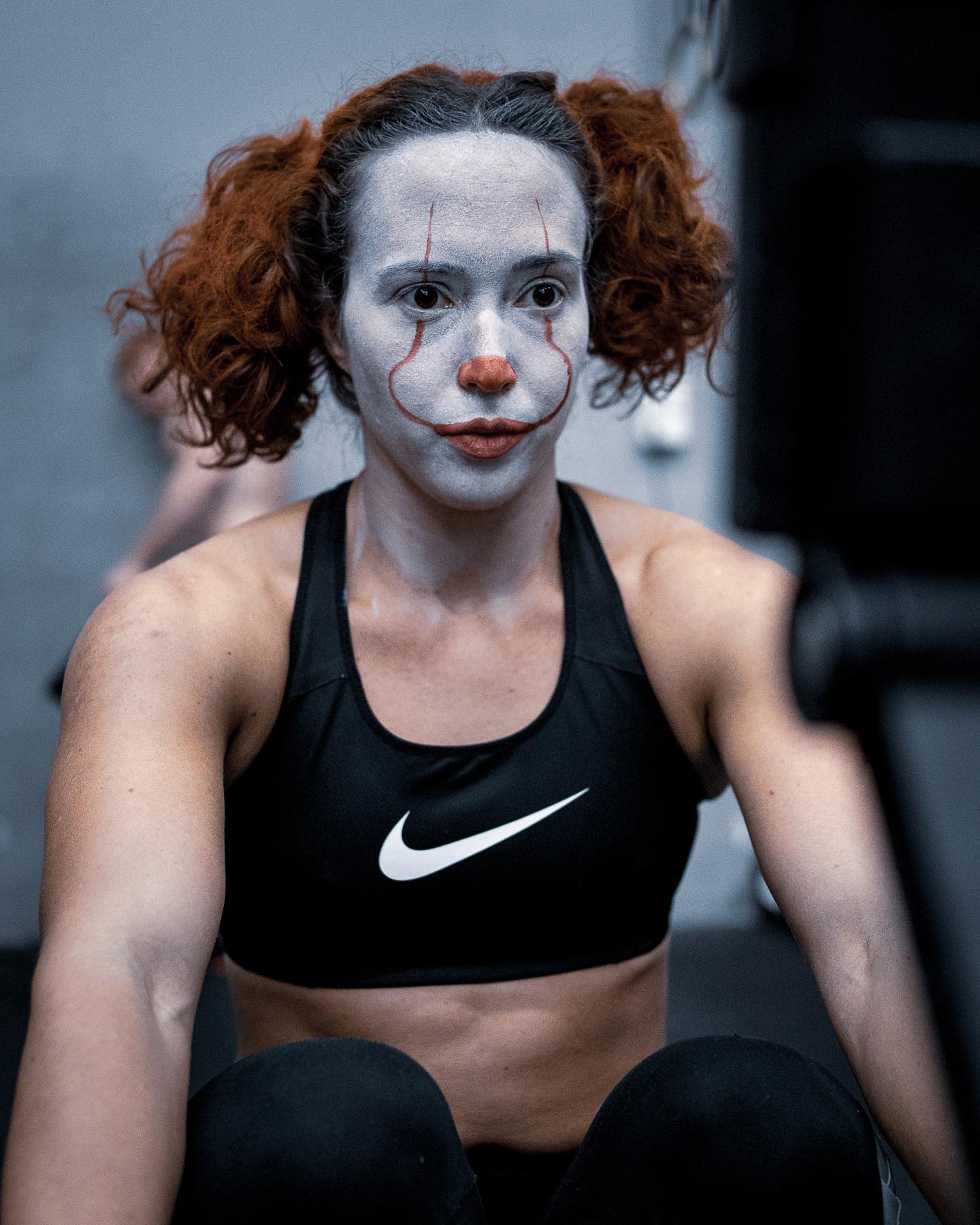 Atleta alle trazioni durante la gara